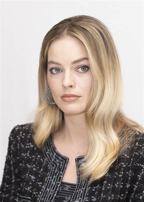 She has received nominations for two academy awards, four golden globe awards, an. Margot Robbie - "Bombshell" Press Conference Photoshoot ...