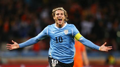 Diego Forlan To Help United With This Big Transfer Decision