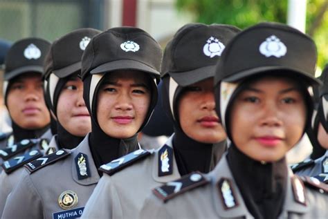 Some 100 Policewomen In West Kalimantan Wear Hijabs Republika Online