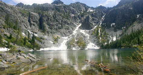 The 5 best hikes of the Siskiyou Wilderness includes lakes, old-growth