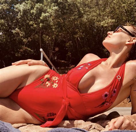 Coronation Street Cast Catherine Tyldesley Flaunts Curves In Swimsuit