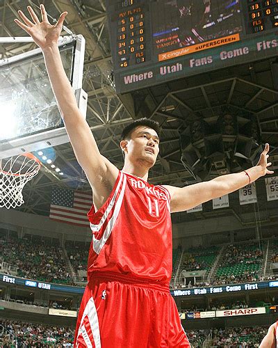 Yao Ming Basketball Player Profilebioimages And Wallpaperz 2011 New