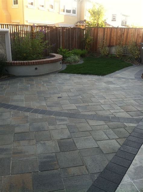 Belgard Catalina Grana In Victorian With Charcoal Color Border
