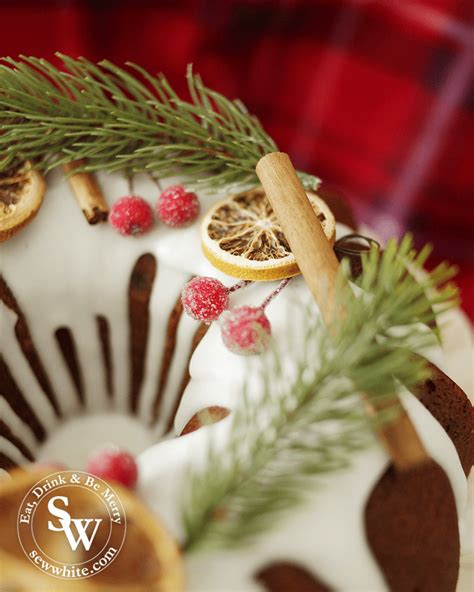 En blogg om bakning, höga tårtor, choklad och det. Mince Pie Christmas Bundt Cake - Christmas Recipe by Sisley White