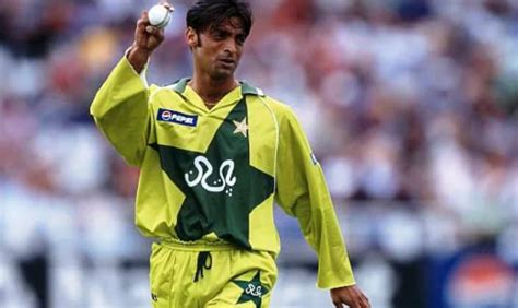 so shoaib akhtar used to hit the batsmen with bouncers because of this he himself opened the