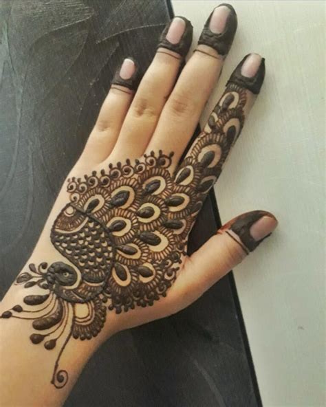 Easy Mehendi Designs That Will Make Your Hands Look Elegant