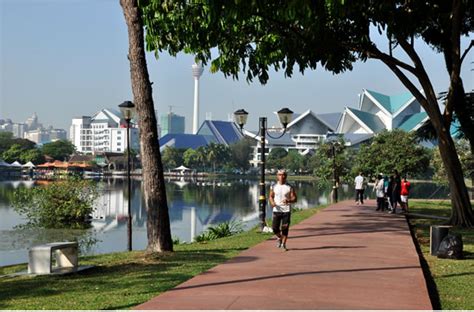 Taman tasik titiwangsa ditutup sepenuhnya kepada orang awam bermula hari ini sehingga ke satu tarikh yang akan diumumkan kelak. DBKL closes Taman Tasik Titiwangsa to avoid spread of ...