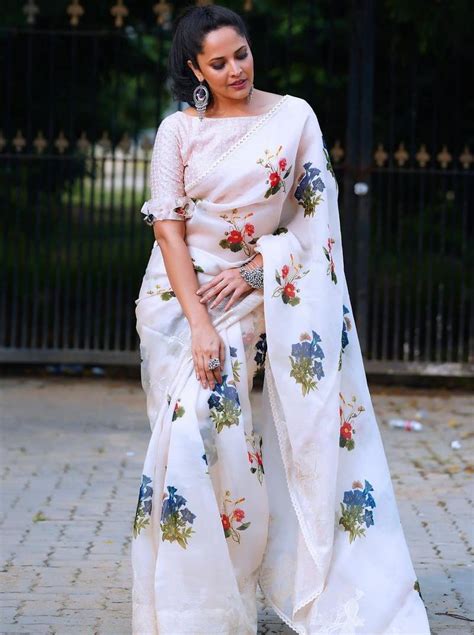 Anasuya Bharadwaj Looked Breathtakingly Lovely In Her White Floral Saree