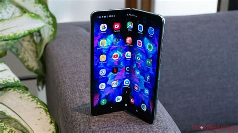 Leaked Samsung Galaxy Fold 2 Specs Reveals A 120hz Display