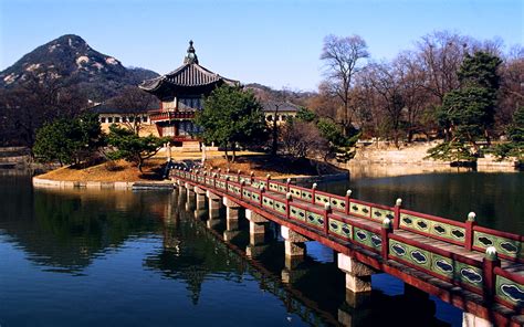 Informative Essay Best Tourist Attraction In South Korea