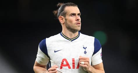 Official website with detailed biography about gareth bale, the real madrid midfielder, including statistics, photos, videos, facts, goals and more. Tottenham : Gareth Bale tacle le Real Madrid
