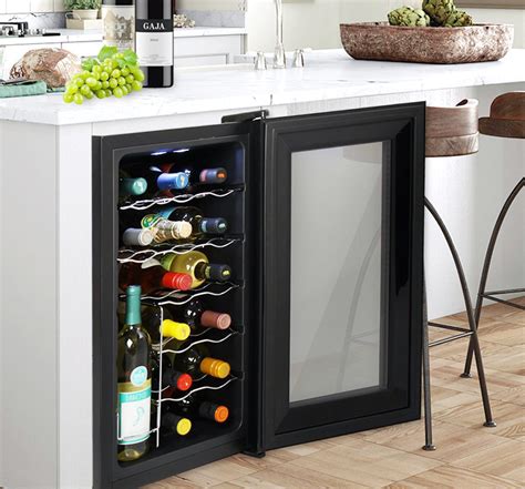 You don't have to chill a bottle wine clubs and stores offer deals from time to time for customers who buy in bigger quantities. Nutrichef 18 Bottle Thermoelectric Wine Cooler: Features ...