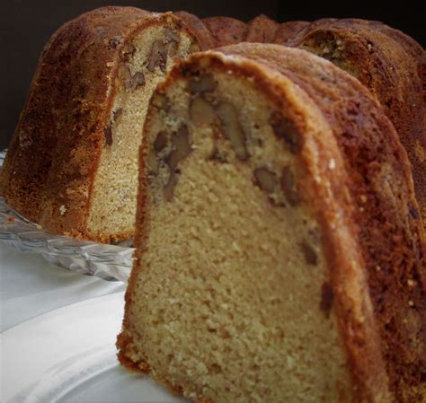 Make dinner tonight, get skills for a lifetime. Easy Cold Oven Brown Sugar Pound Cake - Simply deLIZious ...