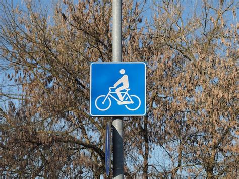 Premium Photo Bike Lane Sign