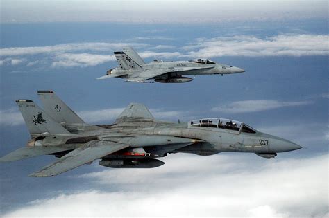 Us Naval Aviators Explain Why A Mixed Division Of F 14 Tomcats And Fa