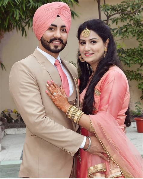 Very Beautiful Punjabi Sardar Sardarni Couple Pics Punjabi Wedding Couple Indian Wedding