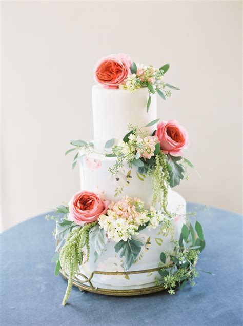 85 Of The Prettiest Floral Wedding Cakes Floral Wedding Cakes Wedding Cake Fresh Flowers