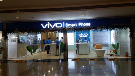 Ruosh And Vivo Open New Stores At Infiniti Mall Malad