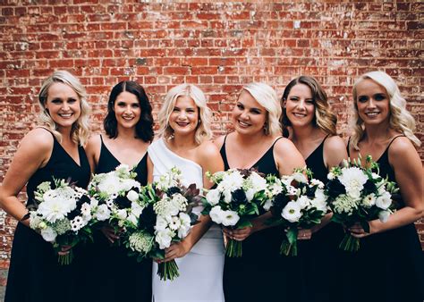 Compared to the national average, the average cost paid for wedding flowers in the state of california is. Average Cost of Bridesmaids Bouquet in 2020 - Weddingstats