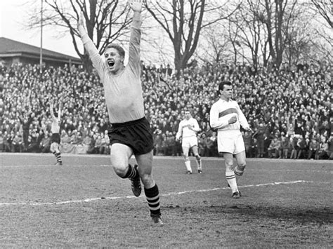 Lucien favre erteilt eine einsatzgarantie und bangt zugleich. BVB vs. Hertha: Ein Rekord, die 100 und ein 9:1 ...