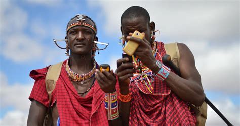 En Image Kenya Des Massaïs Gardiens De Lions Troquent Leur Lance Pour Un Gps