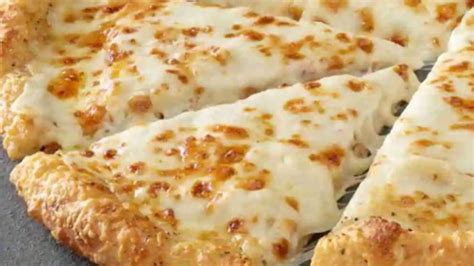Papa John S Introduces New Extra Cheesy Alfredo Garlic Parmesan Crust Pizza The Fast Food Post