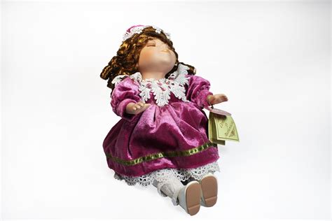 Musical Porcelain Doll Dan Dee Collector S Choice Mariela Animated Wind Up 8 Inch Frere