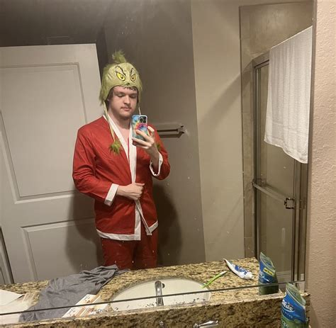 Furia Hiswattson On Twitter The Grinch Hat Stays On During Sex
