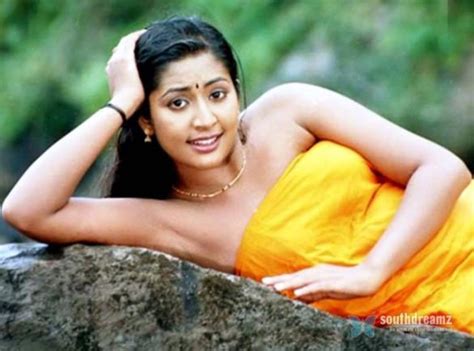 Actress Navya Nair Hot Still Veethi