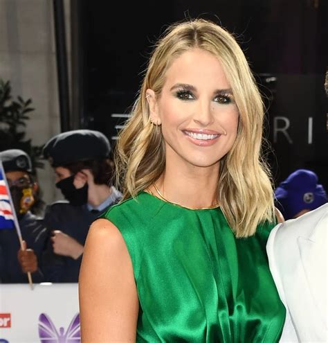 Michaelokeeffe On Twitter Vogue Williams Has Been Announced As The New Host Of The Latelateshow 😲