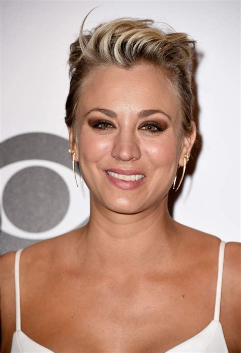 Celebrity Hairstyles Cool Hairstyles Kaley Cuoco Choice Awards Favorite Celebrities Red