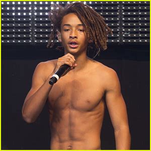 Jaden Smith Shows Off His Six Pack While Shirtless On Stage Jaden