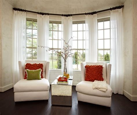 20 Living Rooms With Beautiful Bay Windows
