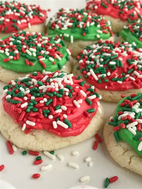 Where sugar cookies collide with hershey kisses. {no roll, 5 ingredient} Cake Mix Sugar Cookies - Together as Family