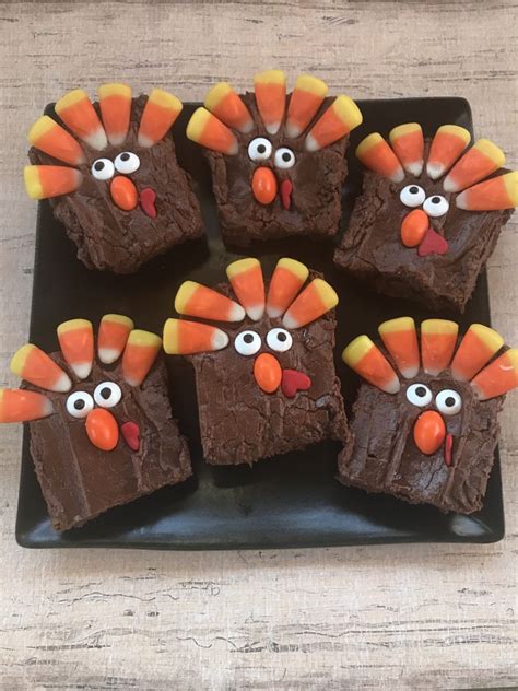 Turkey snack bags from that's what che said. Cute Thanksgiving Desserts - Mommysavers