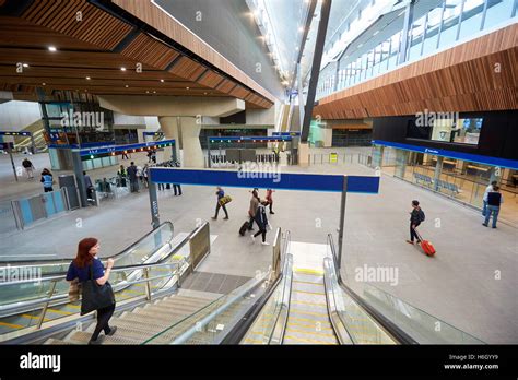 General View Of The New Concourse Area Of London Bridge Station Stock
