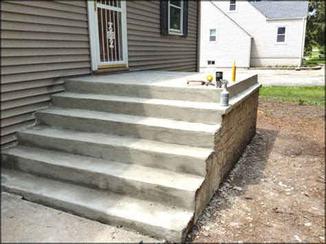The most common problems with stairs and staircases are generally squeaks and loose or broken parts. Concrete Steps, Concrete Stairs, & Railings Repair