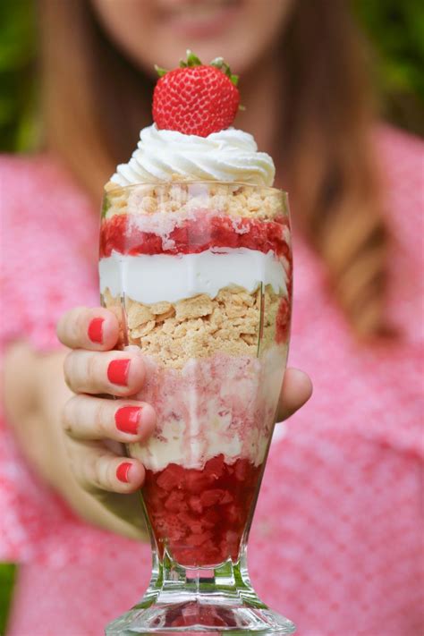 Outrageous Ice Cream Sundaes Strawberry Shortcake Best Lemon Meringue