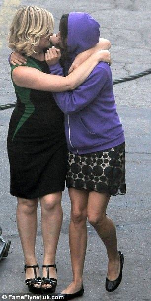 Aubrey Plaza And Amy Poehler Fake Make Out On The Parks Rec Set Oh
