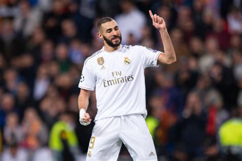 Real Madrid want to give Karim Benzema a raise