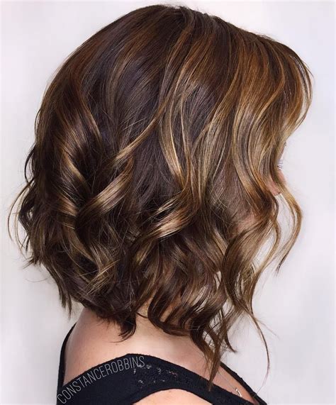 Wavybrownbobwithhoneyhighlights Brown Hair With Highlights