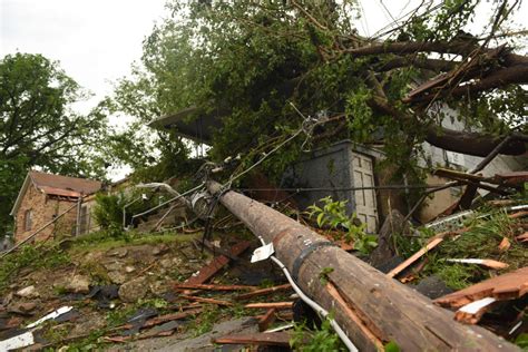 Deadly Overnight Tornadoes Spread Damage Across Missouri Pbs Newshour