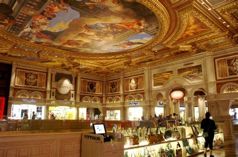 Blown glass ceiling light made in venice, italy delivery: Las Vegas Venetian Hotel ceiling painting | Photo