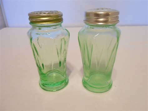 Vintage Hazel Atlas Green Depression Glass Salt Pepper Shakers Icicle