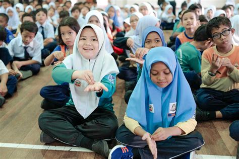 Menurut kenyataan dari msu, ims, di sini, hari ini, program berkenaan adalah bermatlamat untuk mendedahkan masyarakat umum dengan mengamalkan cara hidup yang sihat. Antabax Perkenal Kempen Tangan Bersih Hidup Sihat - Sunah ...