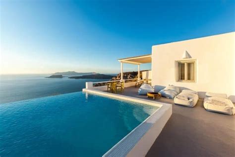 Affordable Hotels In Santorini With Caldera View Itsallbee Solo