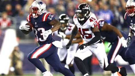 Dion Lewis Builds On Momentum As Patriots Leading Rusher Again New