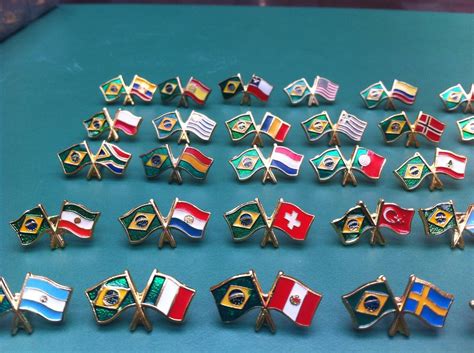 Kit Com 100 Pins Da Bandeira Do Brasil Com Outros Países Mercado Livre