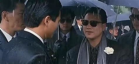 周星馳 、 李若彤 、 劉以達. 61歲萬梓良一家近照，老婆隱藏了整整16年，兒子顏值一言難盡! - JUSTYOU