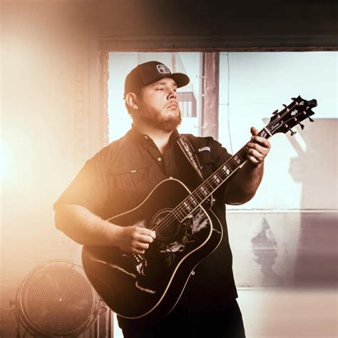 Beautiful Crazy Singer Luke Combs Returns To San Antonio For A Show